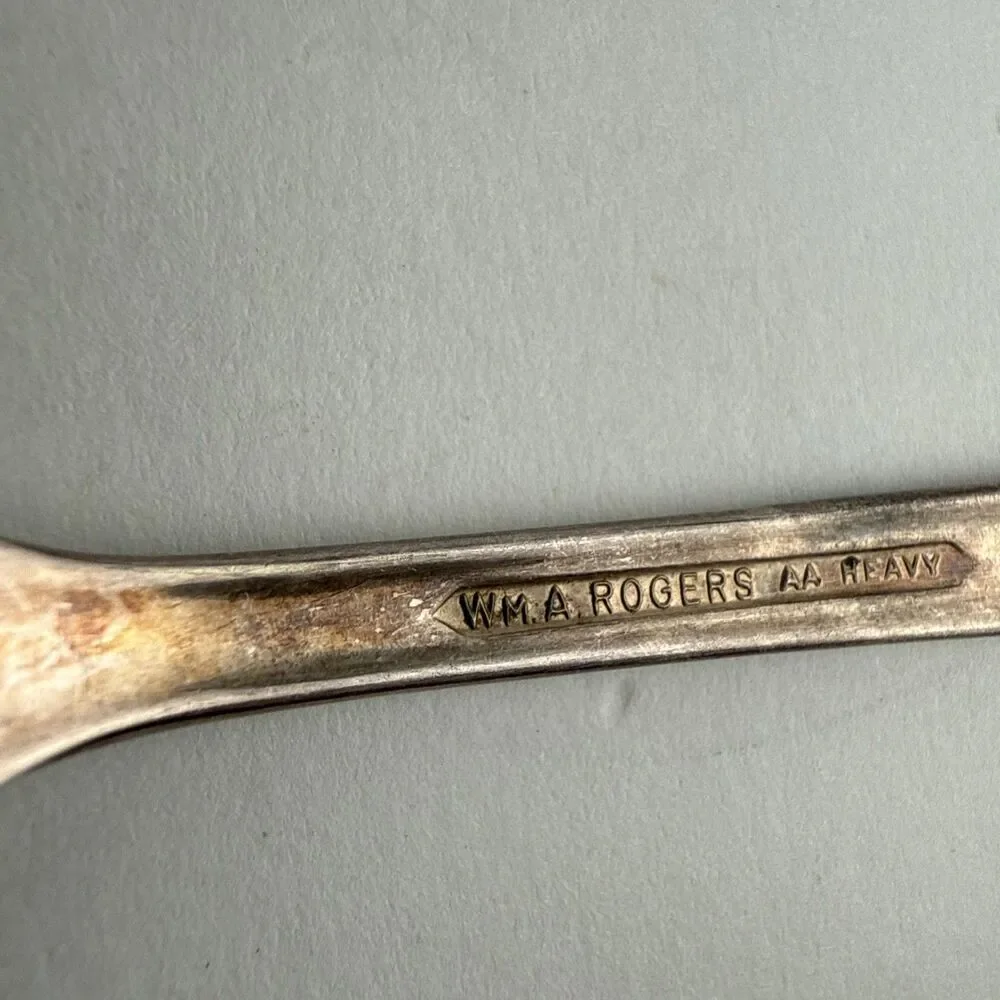 Wm A Rogers 1940 ARTISTIC Pattern Sugar Spoon & Butter Knife Oneida Ltd